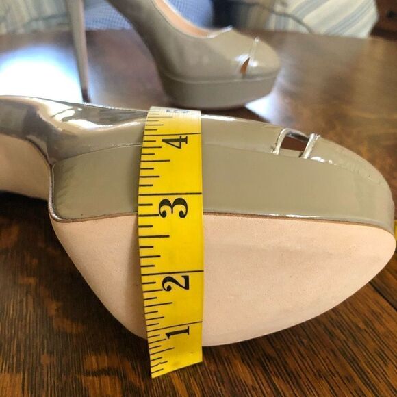 NEW Footcandy Crissy Platform Heels in Taupe Patent Leather NIB